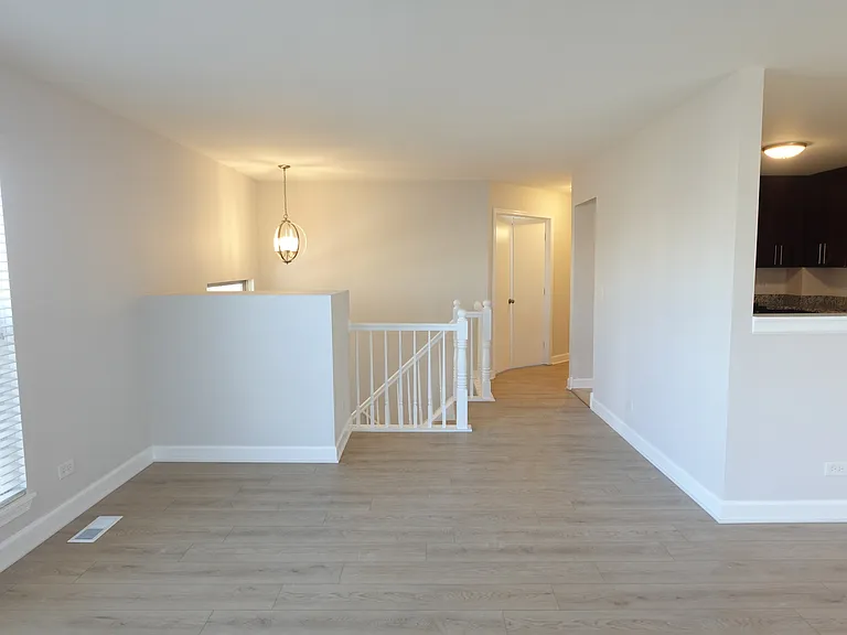 881 Essex Cir #881 — Photo 4