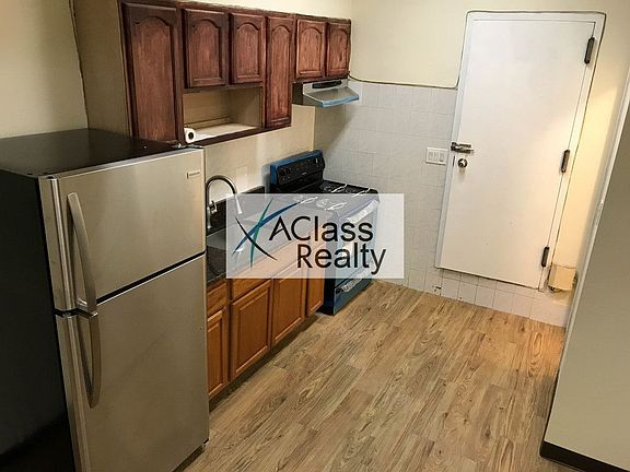 3rd image of 3214 Steinway St #2