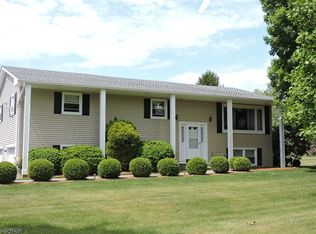 6 Oak Tree Rd, Newton, NJ 07860