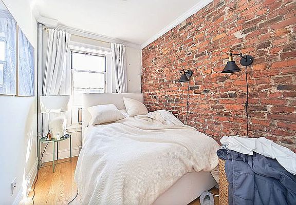 4th image of 207 W 10th St APT 3A