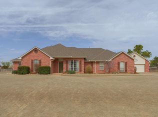 2055 Raineys Blvd, Edmond, OK 73025