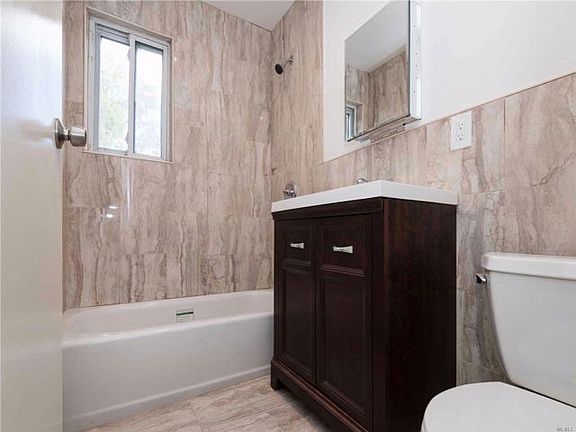 3rd image of 23733 Davenport Ave