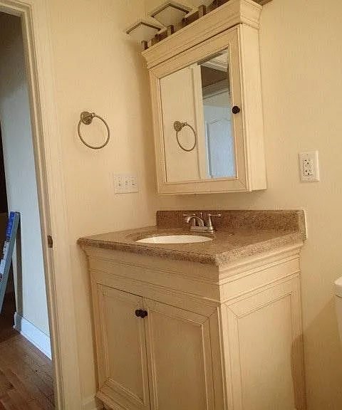 Upstairs Hall Bathroom
