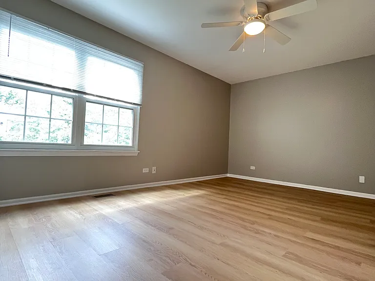 166 Half Moon Cir — Photo 10