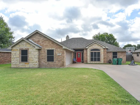 805 Sugarbush Ln, Burkburnett, TX 76354
