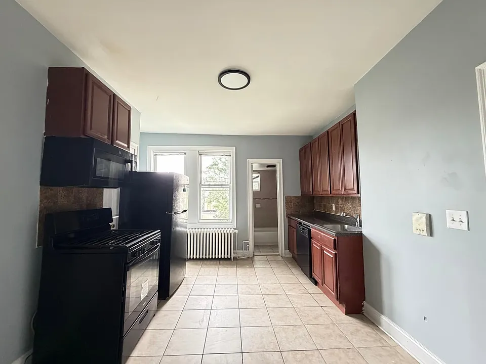 96 Seaview Ave #2L