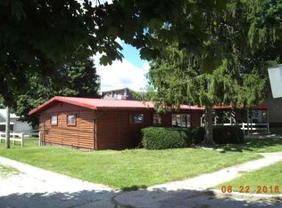 104 S Walnut St, Mentone, IN 46539