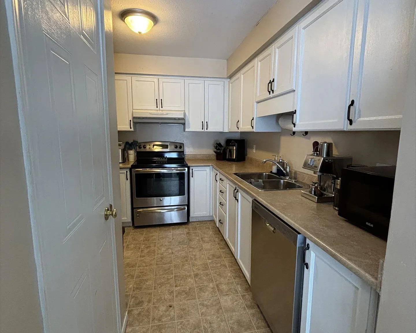 4 bed, $3,000 — Photo 4