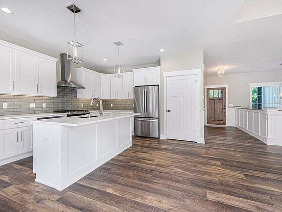 4th image of 9689 Saint Ives Dr
