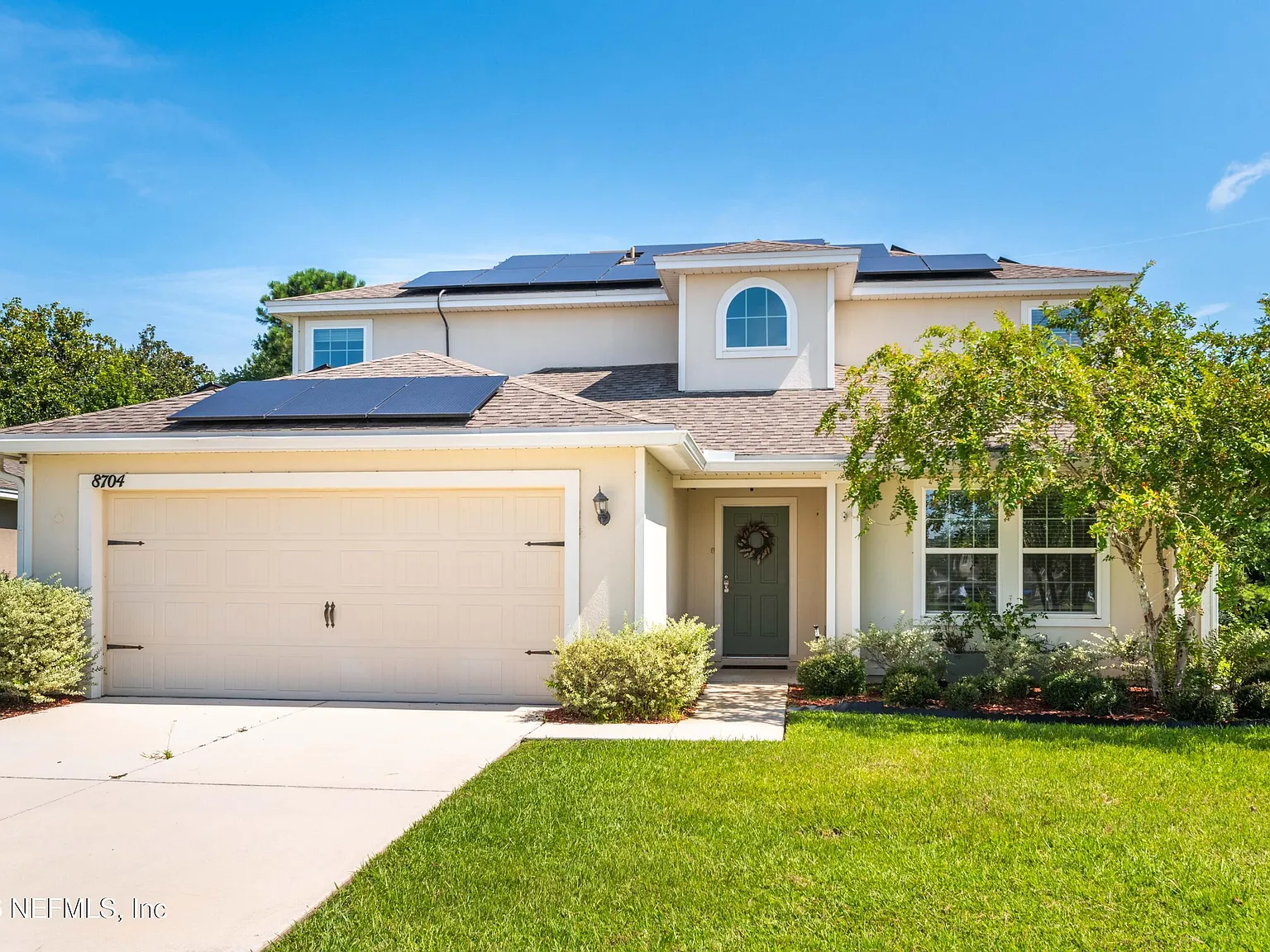 5 bed, 2.5 bath, 2432 sqft, $2,500 — Photo 1