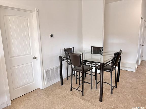 5th image of 320 Herbert AVENUE