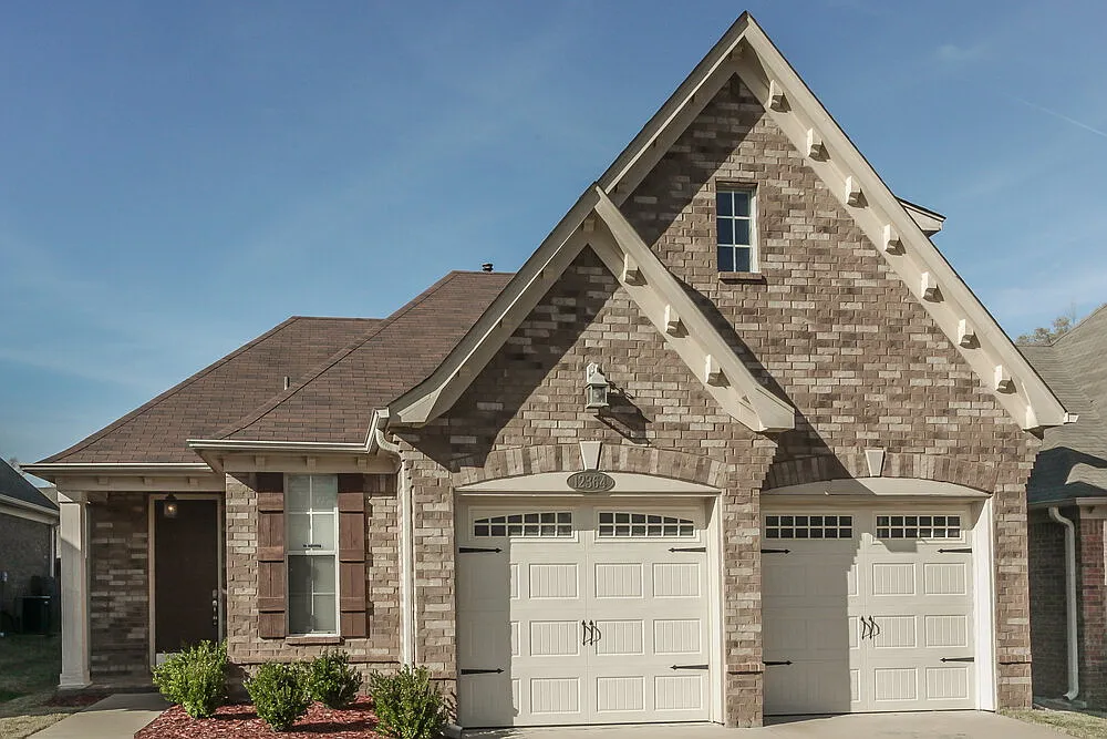 3 bed, 2.0 bath, 1796 sqft, $2,800 — Photo 1