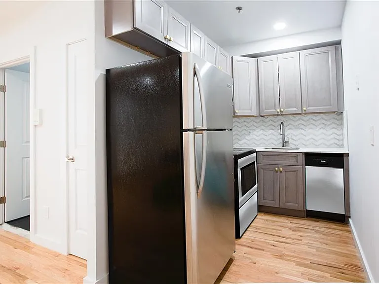 202 Grand St #6C — Photo 5