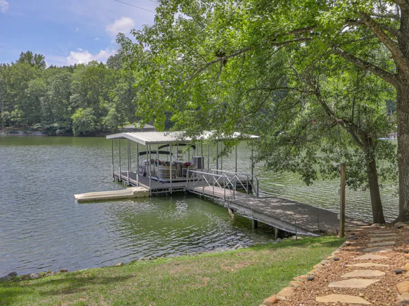 117 Lake St, Estill Springs, TN 37330