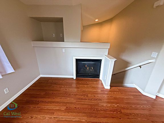 3rd image of 371 Oleander Dr
