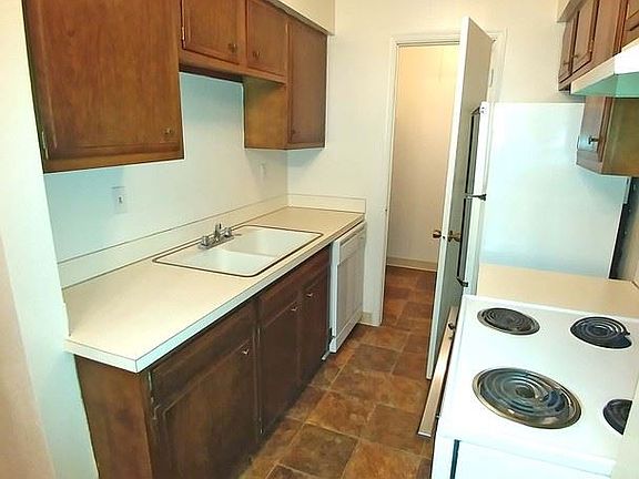 5th image of 710 27th Ave APT 307