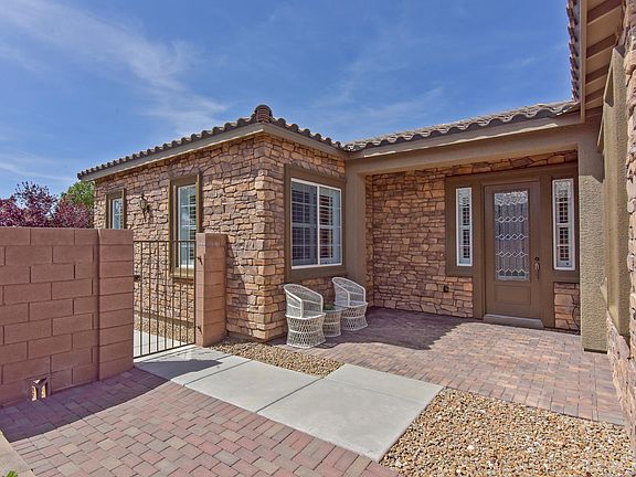 Private Gated Courtyard