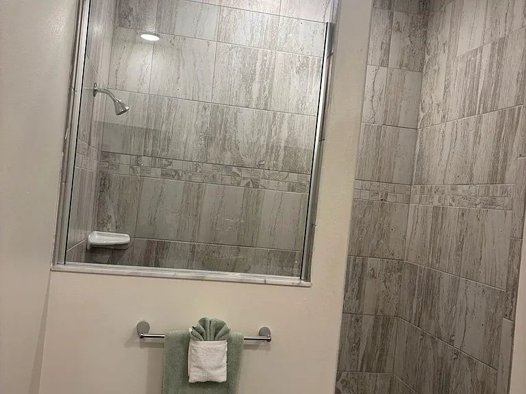 647 Airoso Rd SE — Photo 17