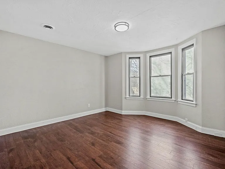 1653 Suburban Avenue — Photo 12