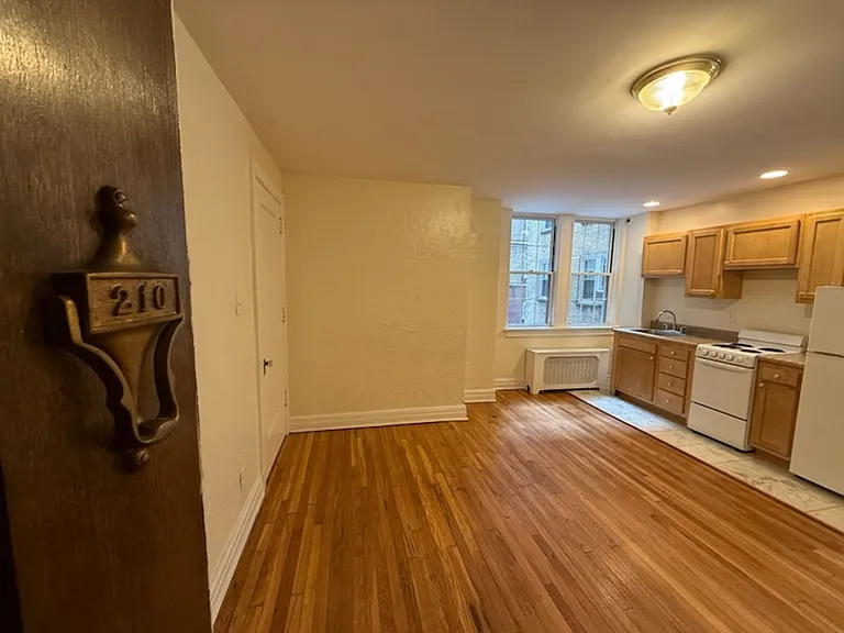 New King Edward Apartments — Photo 11
