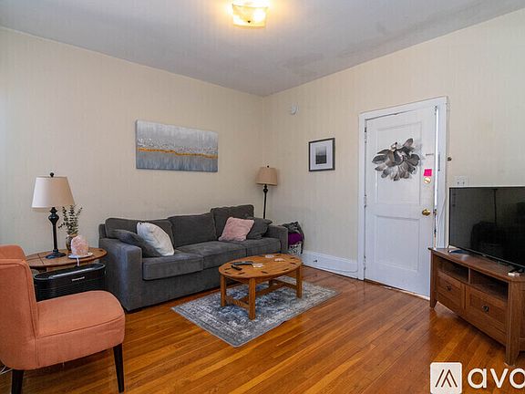 2nd image of 16 Fuller St #8