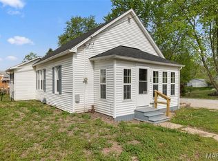 136 N Hamilton St, Hillsboro, IL 62049