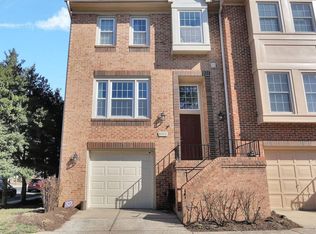 8050 Merry Oaks Ct, Vienna, VA 22182