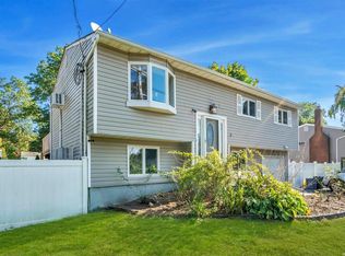 3 Montclair Dr, Selden, NY 11784