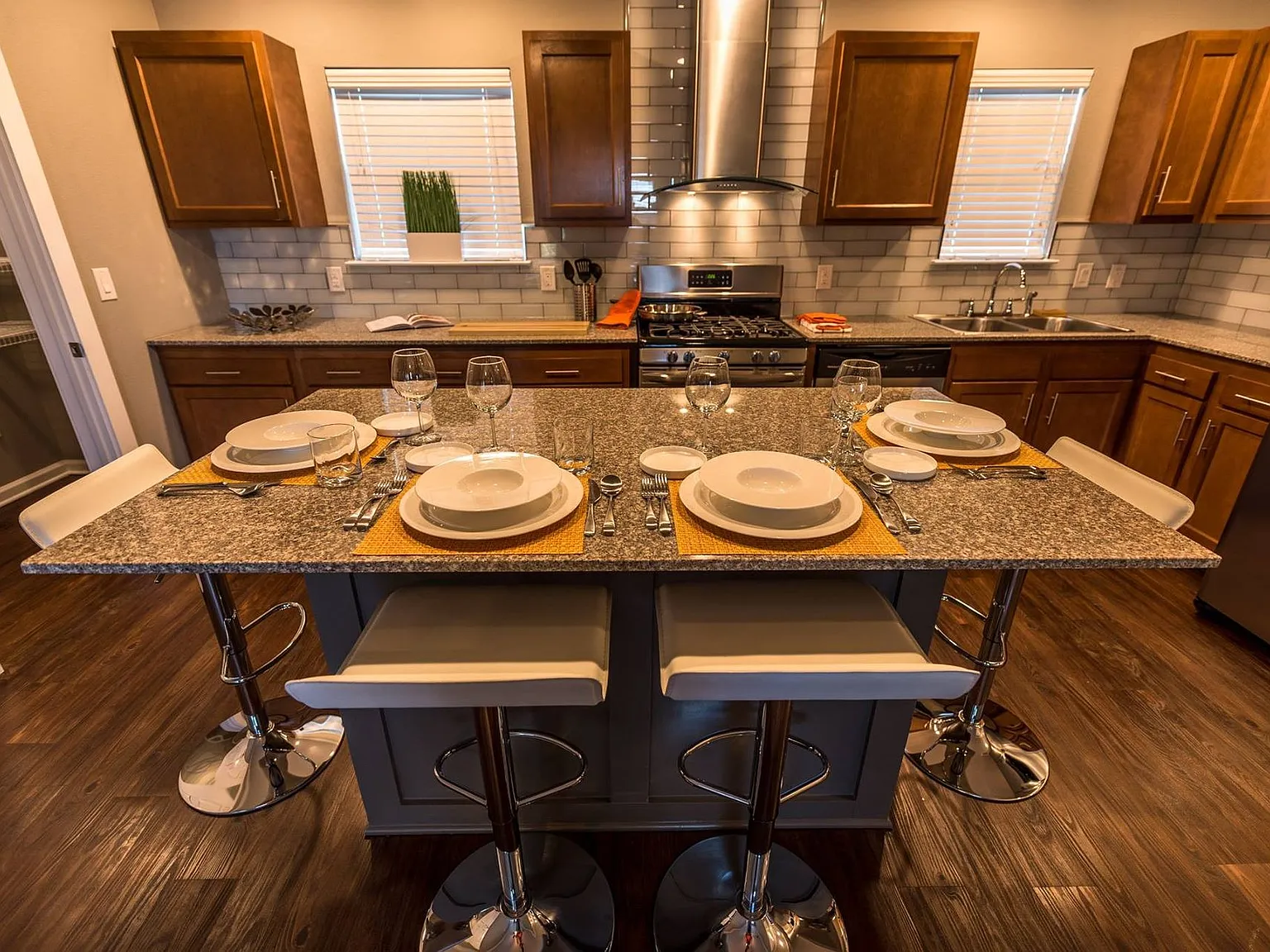 Axiom Apartments — Photo 2