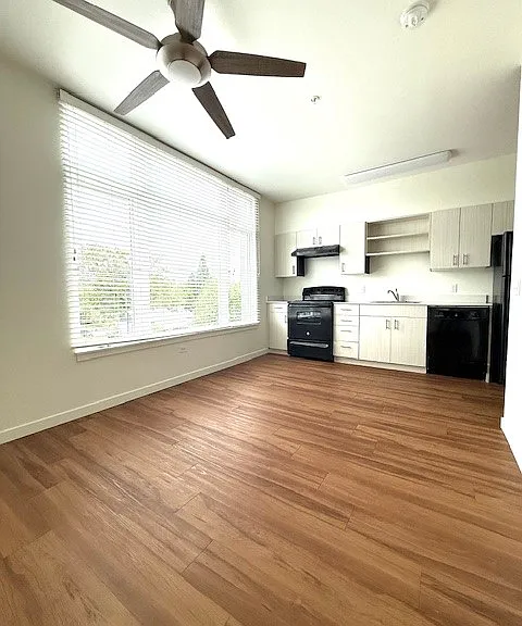 East Burnside Apartments — Photo 10