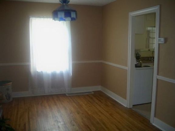4th image of 546 Townview Cir W