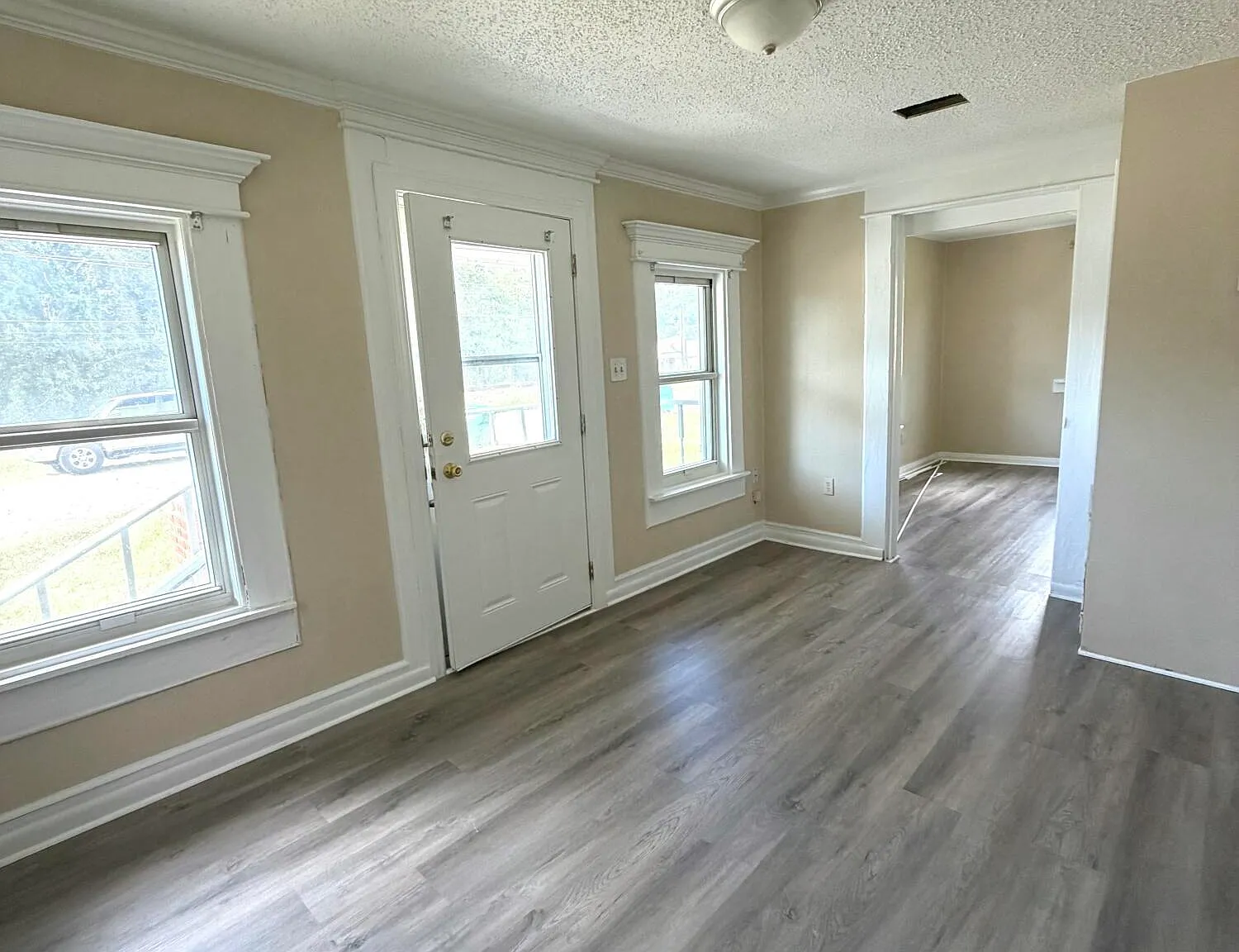 1 bed, 1.0 bath, 528 sqft, $1,000 — Photo 2