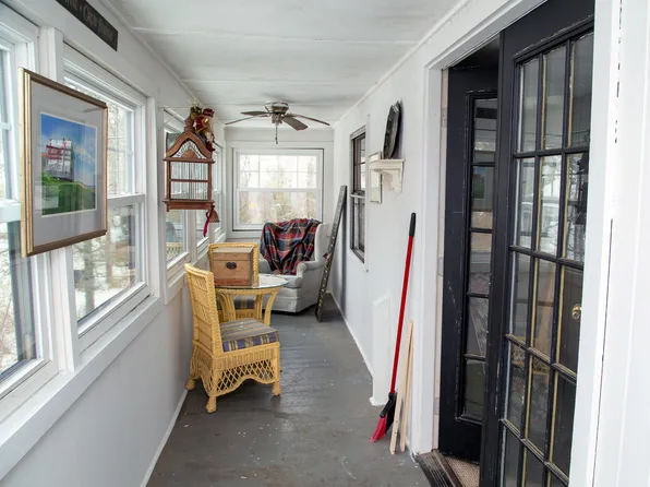 3 Sylvan Cir, Cape Neddick, ME 03902