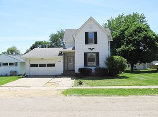 709 4th St, De Witt, IA 52742