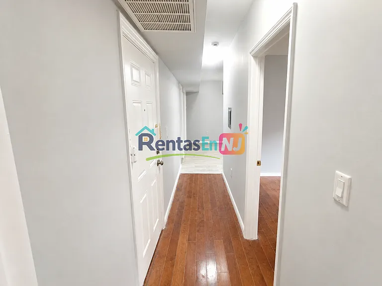 406 Park Ave #4C — Photo 2