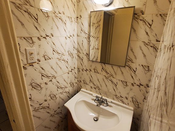 4th image of 1961 Union St #1B