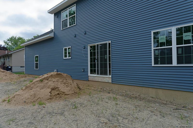 5th image of 17 KALLEN Avenue