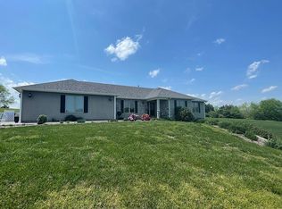 1091 E 1479th Rd, Lawrence, KS 66046