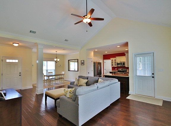 4th image of 130 Stags Leap Dr
