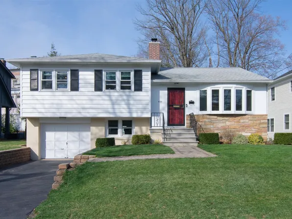 435 Carol Place, Pelham, NY 10803