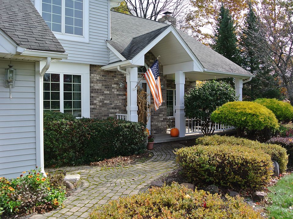 1st image of 66 Deertrack Ln