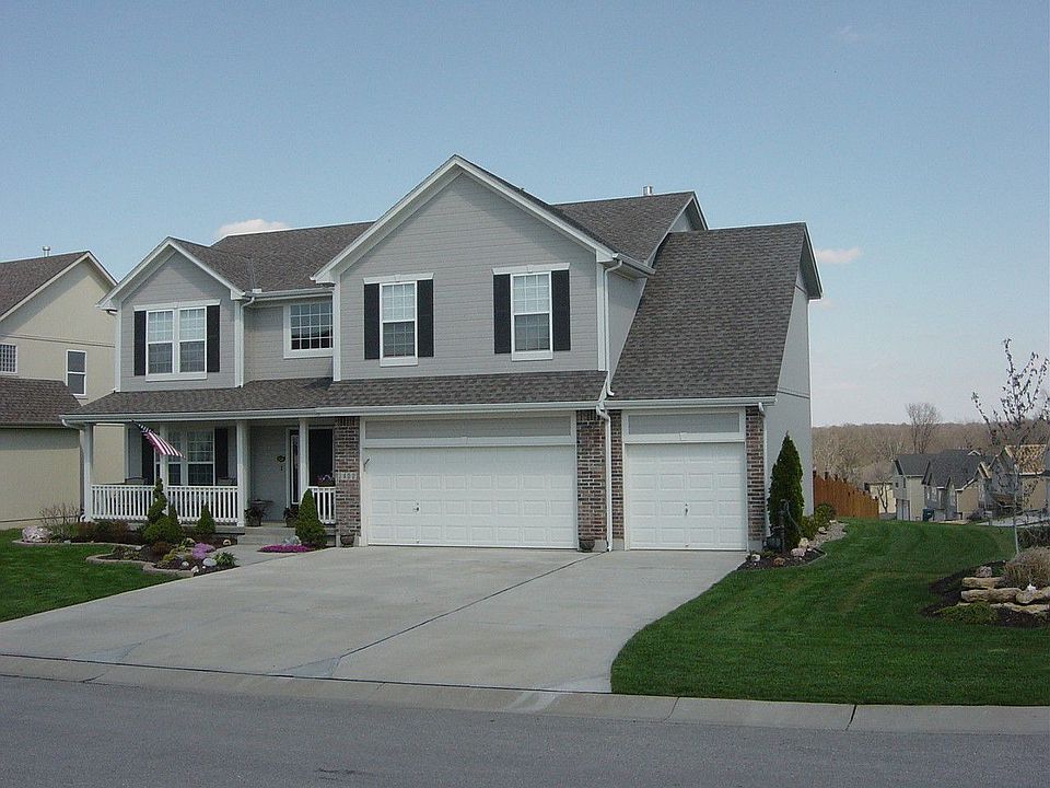3 Car Garage