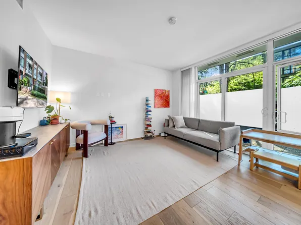 2021 W 10th Ave, Vancouver, BC V6J 0H1
