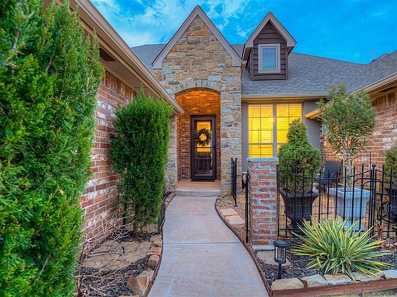 5th image of 19113 Chestnut Oak Dr