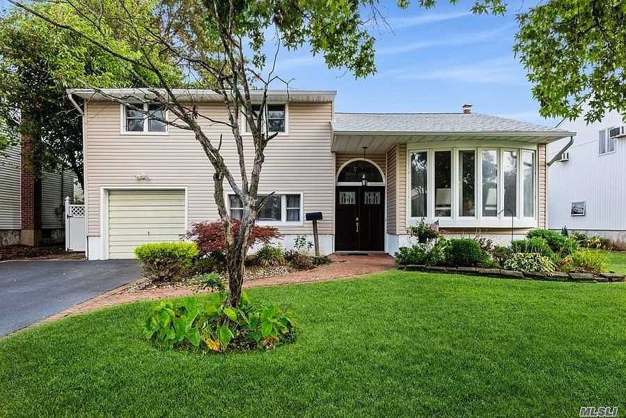 1st image of 353 Clearmeadow Dr