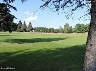 9950 Sunset Dr, Stanwood, MI