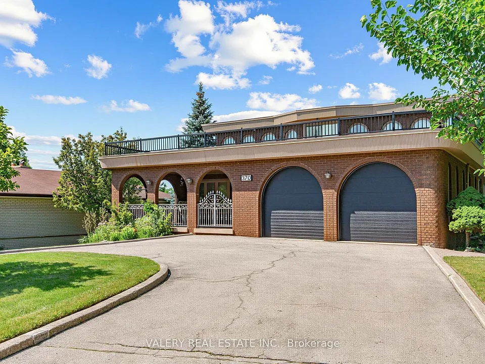 370 Maple Leaf Dr