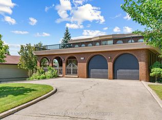 370 Maple Leaf Dr, Toronto, ON M6L1P6