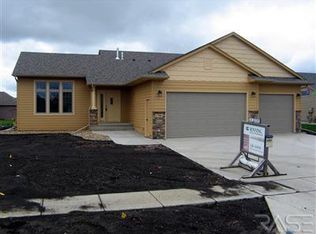 1708 S Kinderhook Ave W, Sioux Falls, SD 57106
