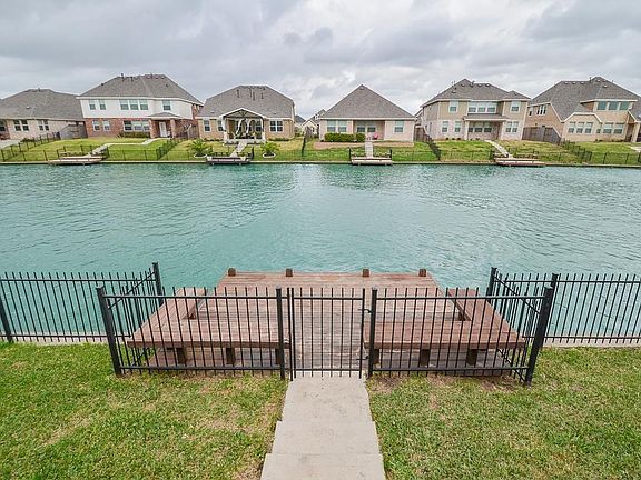 2nd image of 2731 Lake Villa Dr